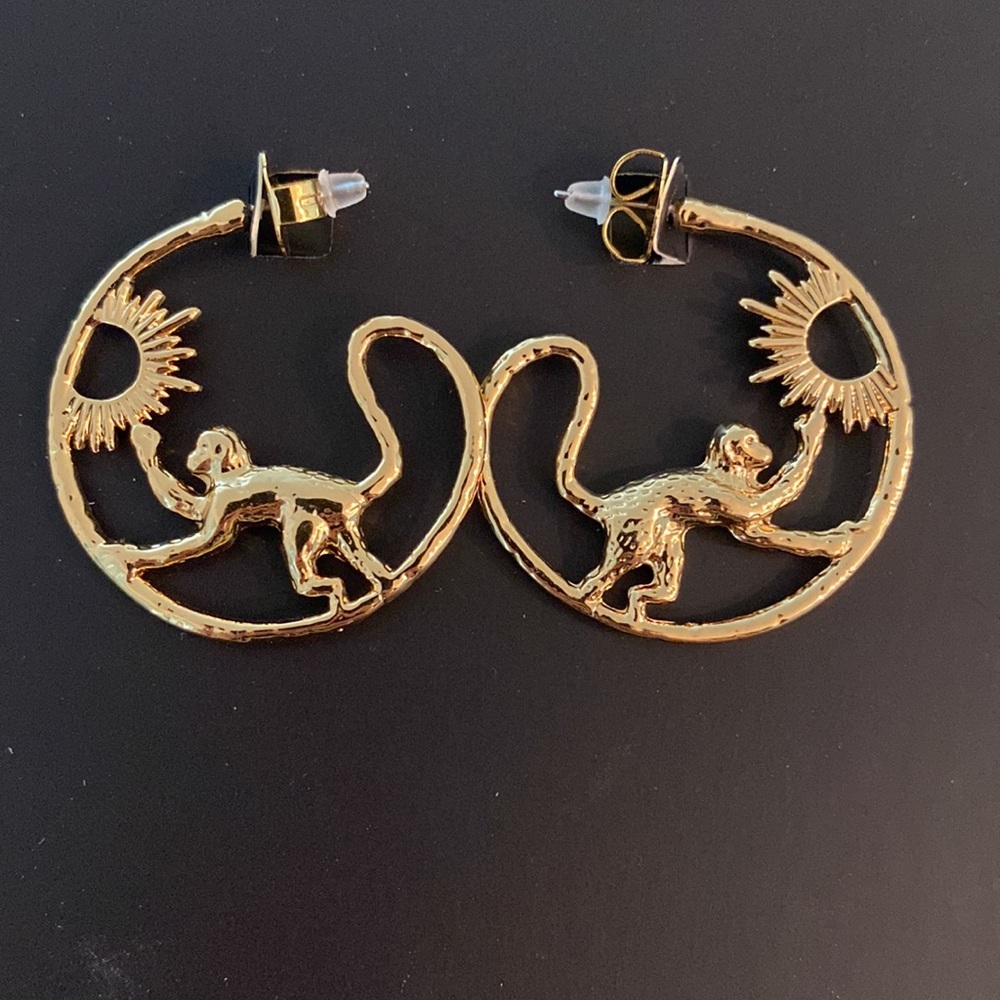 Beautiful Hoops 💛🖤💛 - Picture 4 of 5